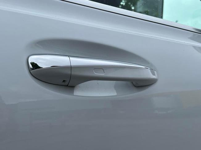 MERCEDES-BENZ Eqb Photo 15