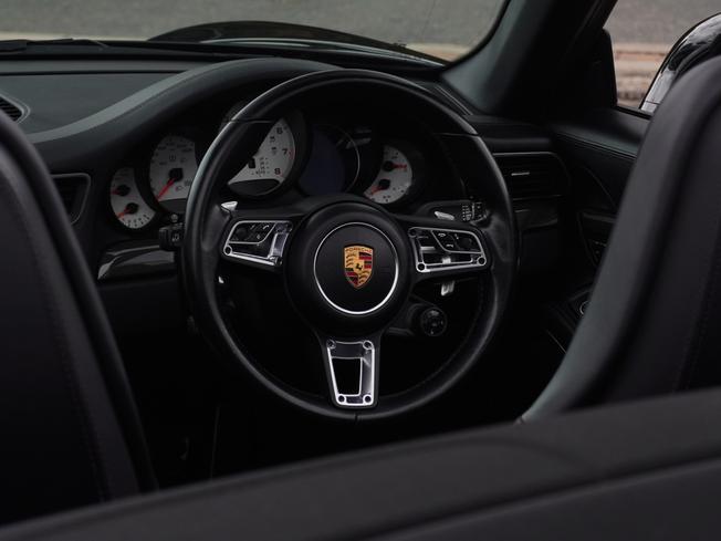 PORSCHE 911 Photo 10