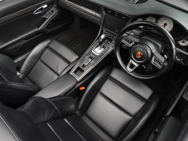 PORSCHE 911 Photo 11