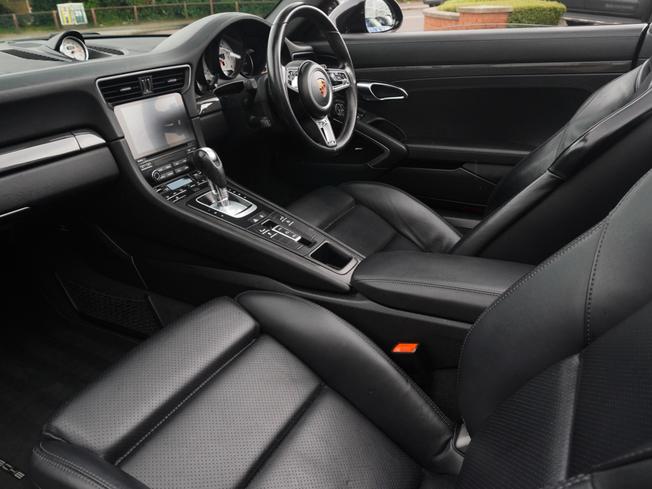 PORSCHE 911 Photo 12