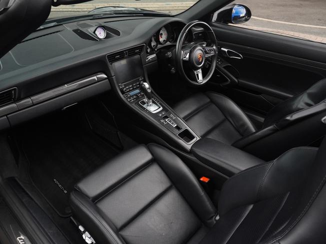 PORSCHE 911 Photo 2