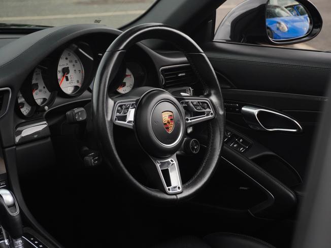 PORSCHE 911 Photo 9