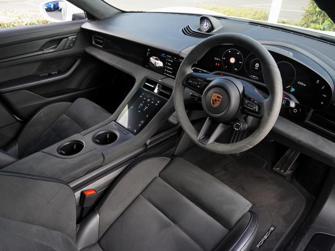 PORSCHE Taycan Photo 10