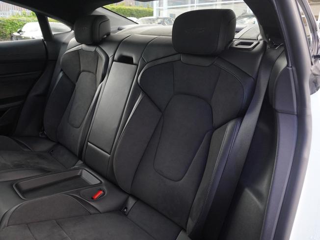 PORSCHE Taycan Photo 12