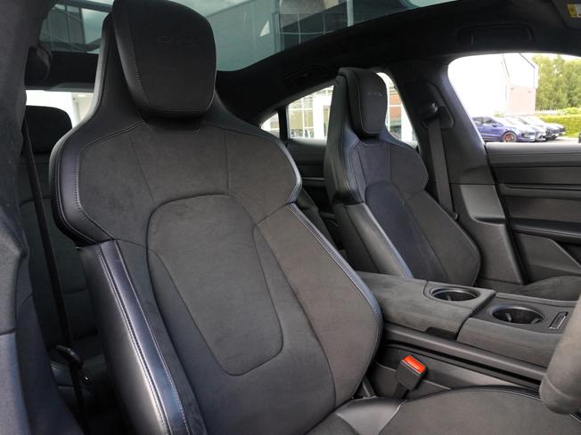 PORSCHE Taycan Photo 14