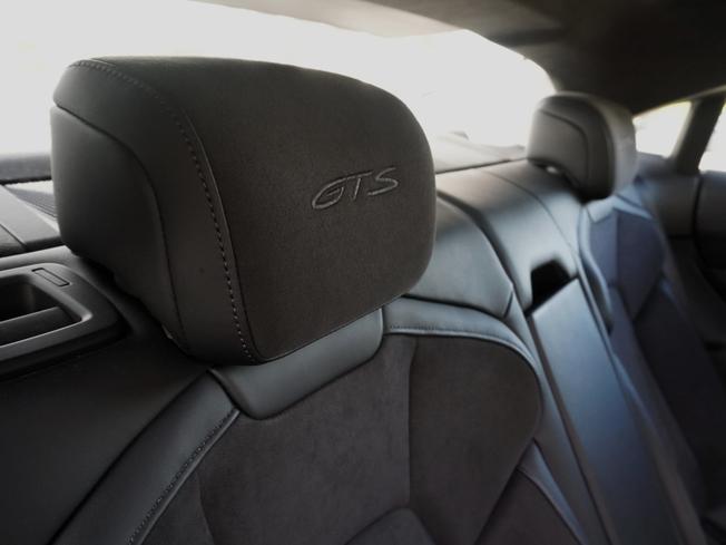 PORSCHE Taycan Photo 20