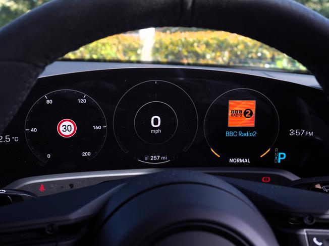 PORSCHE Taycan Photo 22