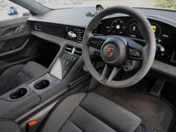 PORSCHE Taycan Photo 3