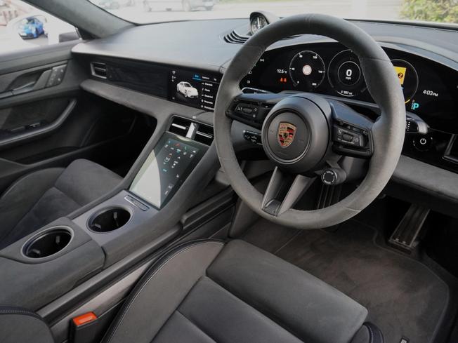 PORSCHE Taycan Photo 3