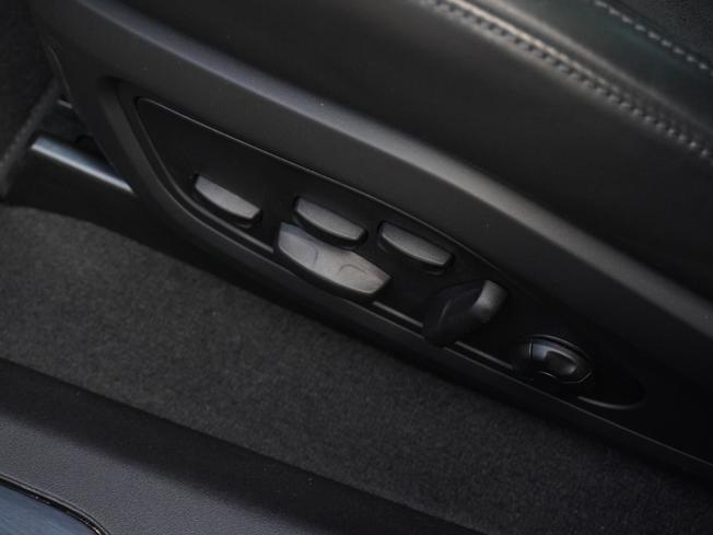 PORSCHE Taycan Photo 31