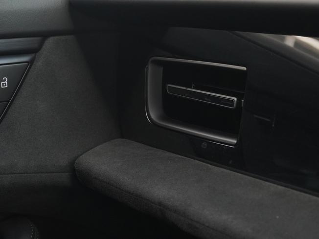 PORSCHE Taycan Photo 32