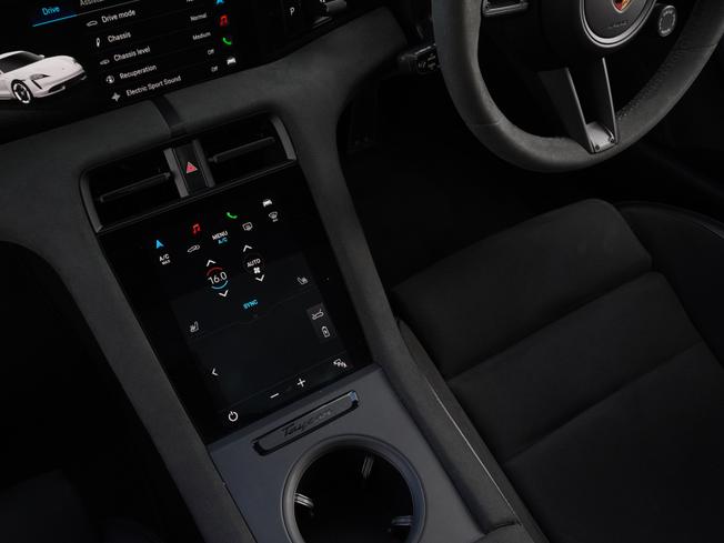 PORSCHE Taycan Photo 34