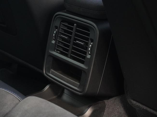 PORSCHE Taycan Photo 37