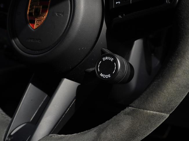 PORSCHE Taycan Photo 38
