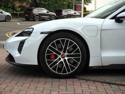 PORSCHE Taycan Photo 4