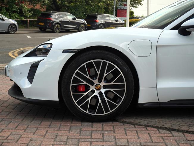 PORSCHE Taycan Photo 4