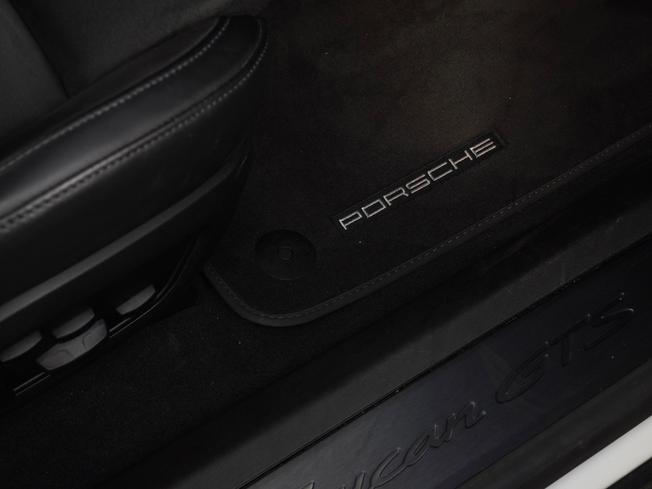 PORSCHE Taycan Photo 41