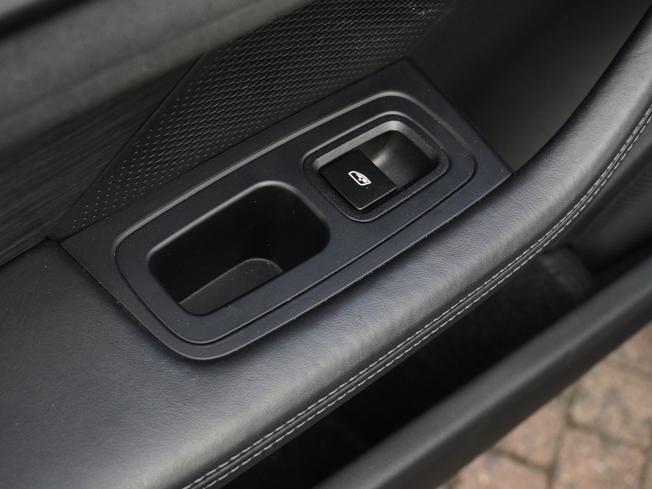 PORSCHE Taycan Photo 43