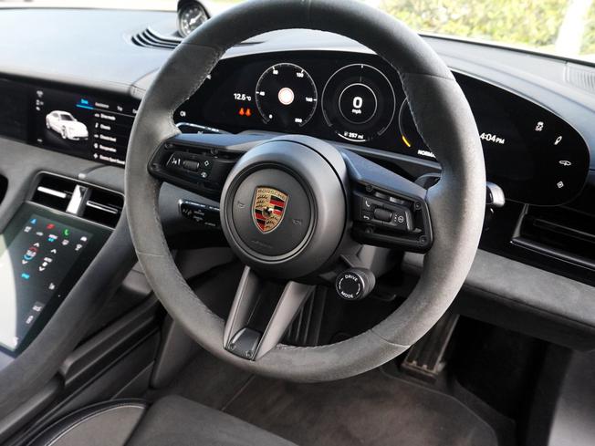 PORSCHE Taycan Photo 9
