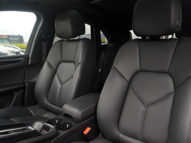 PORSCHE Macan Photo 10