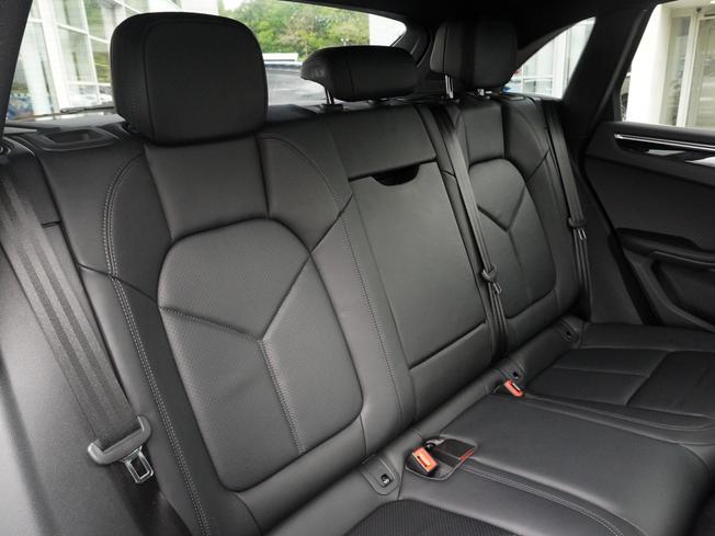 PORSCHE Macan Photo 12
