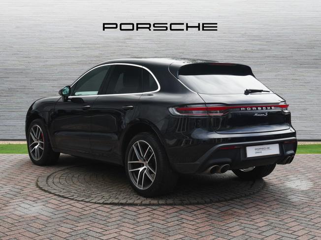 PORSCHE Macan Photo 2