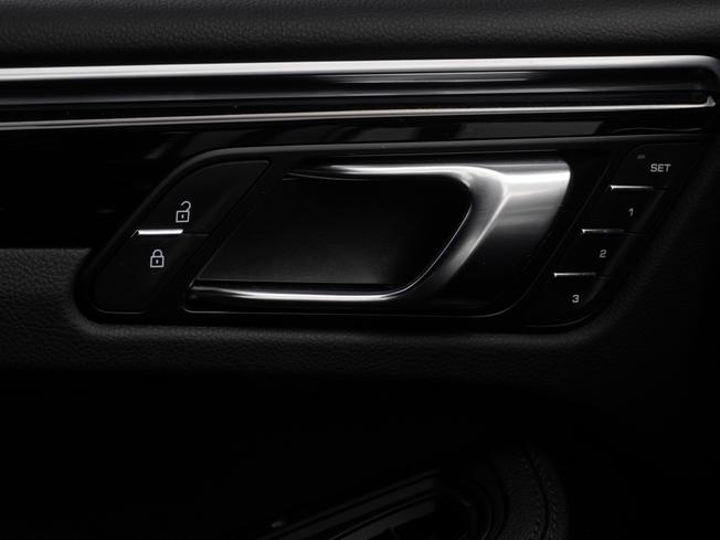 PORSCHE Macan Photo 29