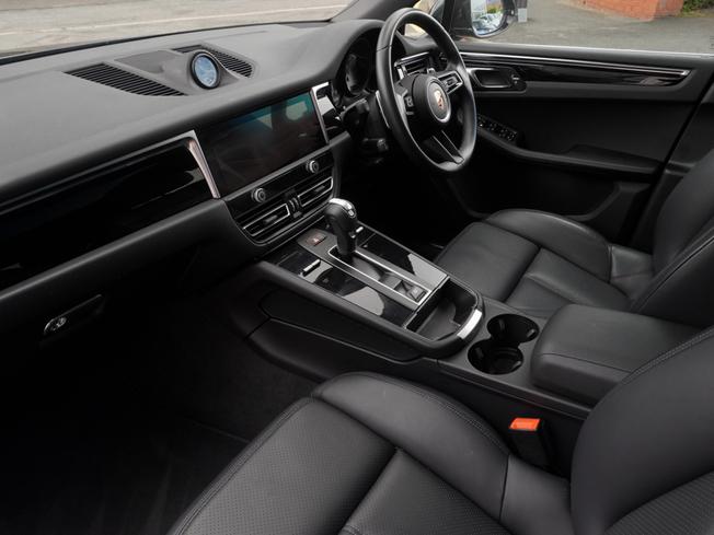 PORSCHE Macan Photo 3
