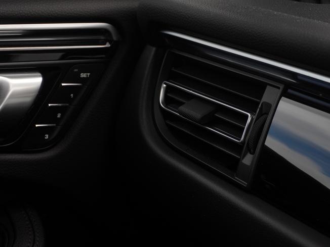 PORSCHE Macan Photo 30