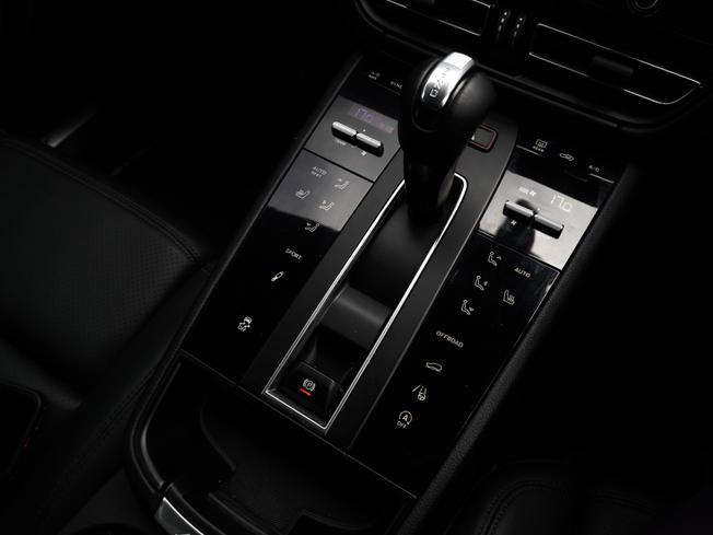 PORSCHE Macan Photo 31
