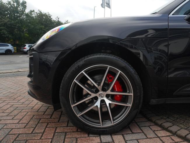 PORSCHE Macan Photo 4