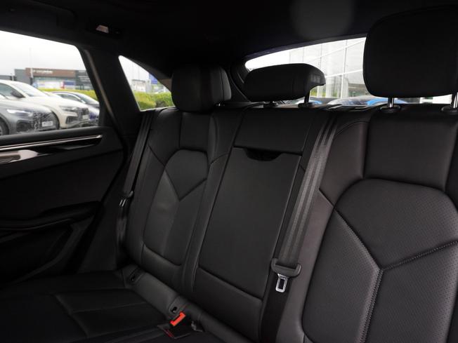 PORSCHE Macan Photo 9