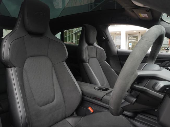 PORSCHE Taycan Photo 10