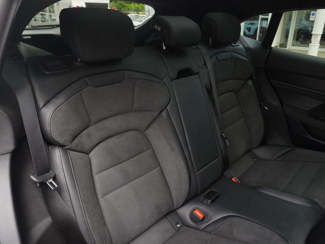 PORSCHE Taycan Photo 11
