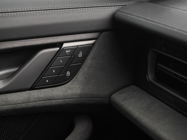 PORSCHE Taycan Photo 37