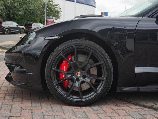 PORSCHE Taycan Photo 4