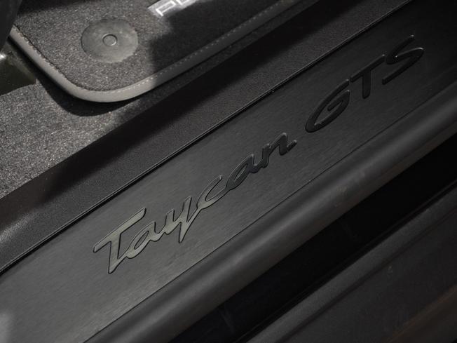 PORSCHE Taycan Photo 41