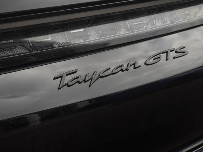 PORSCHE Taycan Photo 49