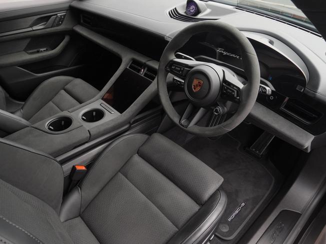 PORSCHE Taycan Photo 8