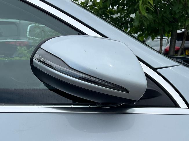 MERCEDES-BENZ EQC Photo 23