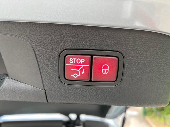 MERCEDES-BENZ EQC Photo 24