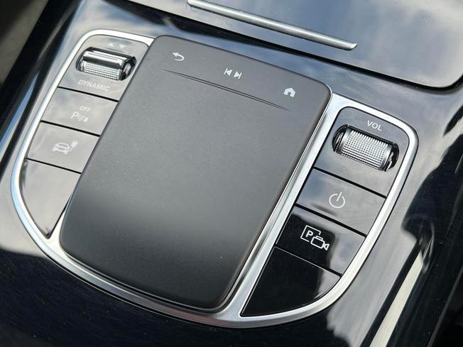 MERCEDES-BENZ EQC Photo 39