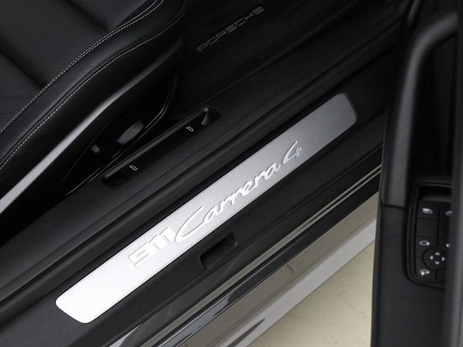 PORSCHE 911 Photo 28