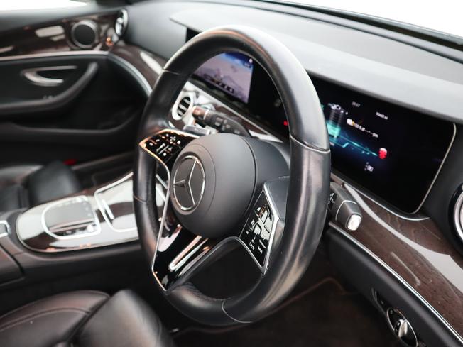 MERCEDES-BENZ E Class Photo 11