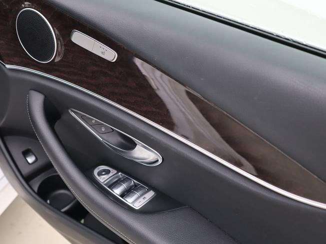 MERCEDES-BENZ E Class Photo 15
