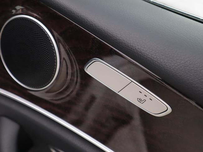 MERCEDES-BENZ E Class Photo 16
