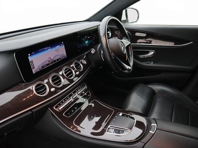 MERCEDES-BENZ E Class Photo 18