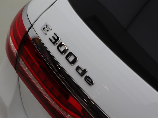 MERCEDES-BENZ E Class Photo 22