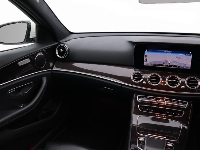 MERCEDES-BENZ E Class Photo 25