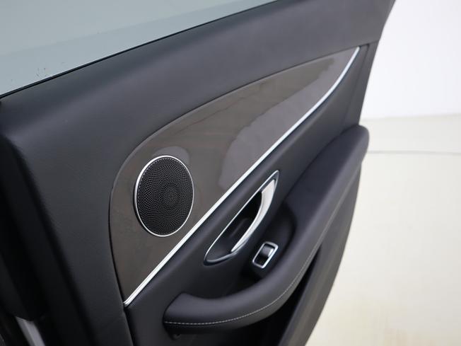 MERCEDES-BENZ E Class Photo 26